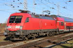 BR 182/730943/182-016-6-mit-lr-d-70131-von 182 016-6 mit Lr-D 70131 von Rostock nach Hamburg bei der Ausfahrt im Rostocker Hbf.03.04.2021