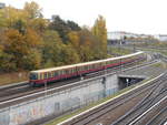 BERLIN/635191/ein-481-kamam-27oktober-2018aus-richtung Ein 481 kam,am 27.Oktober 2018,aus Richtung Bornholmer Straße,in den Bahnhof Berlin Gesundbrunnen gefahren.