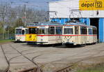rostock/773867/t6a2704wagen-26gelenktriebwagen-des-typs-g4-und T6A2(704),Wagen 26,Gelenktriebwagen des Typs G4 und Wagen 46+156 waren für die Besucher am 07.05.2022 bereit in Rostock-Marienehe.