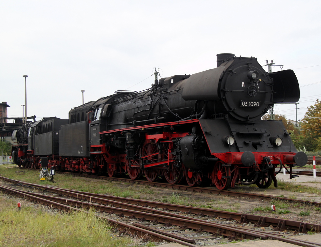 03 1090+50 3694 vom Mecklenburgischen Eisenbahn-und Technikmuseum waren zu den Schweriner Modellbahn-Tagen drauen zur besichtigung.29.09.2012