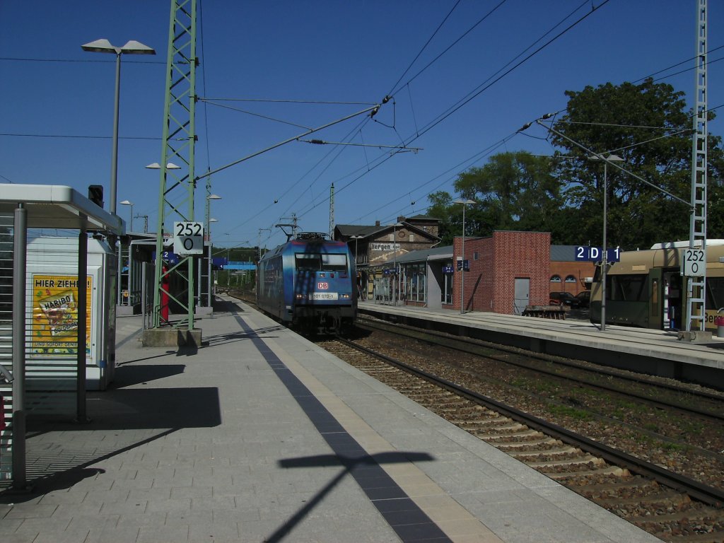 101 070 als Lz von Binz nach Stralsund am 04.Juni 2010 bei der Durchfahrt durch Bergen/Rgen.