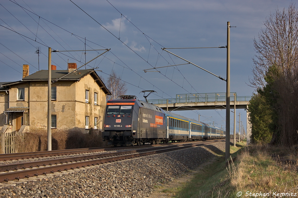 101 100-6  Energiewende  mit dem EC 174  Jan Jesenius  von Budapest-Keleti nach Hamburg-Altona in Vietznitz. 18.04.2013
