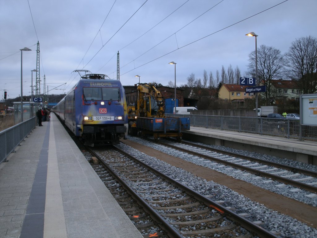 101 101 und ein Zweiwegebagger traffen sich am 09.Februar 2011 in Bergen/Rgen.