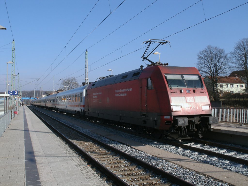 101 112 als Schlulok im IC Erfurt-Binz am 26.Februar 2011 in Bergen/Rgen.