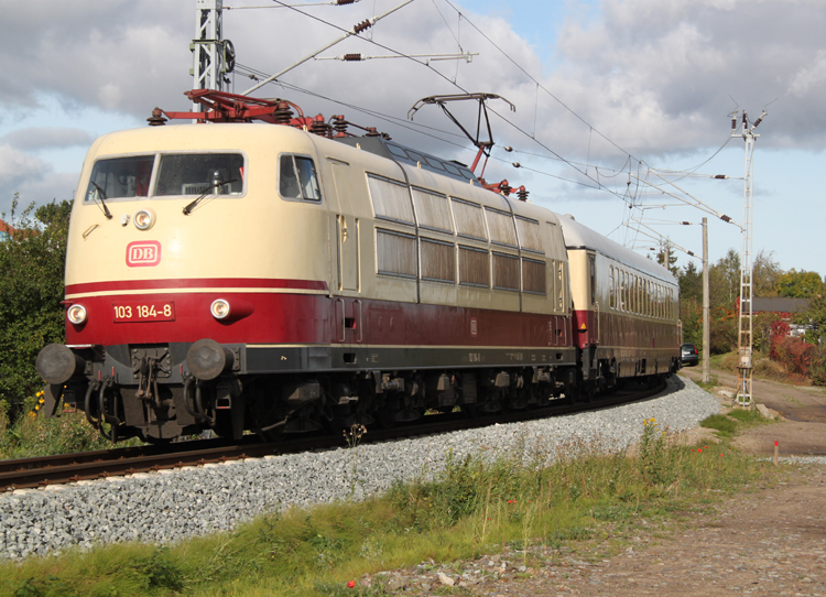 103 184-8 mit TEE-Sonderzug Binz-Stuttgart bei der Umfahrung in Hhe Rostock Hbf.09.10.2011
