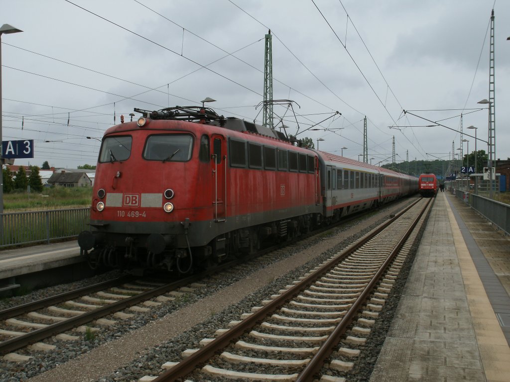 110 469-4 mit dem EC 379 Binz-Brno,am 29.Juni 2013,in Bergen/Rgen.