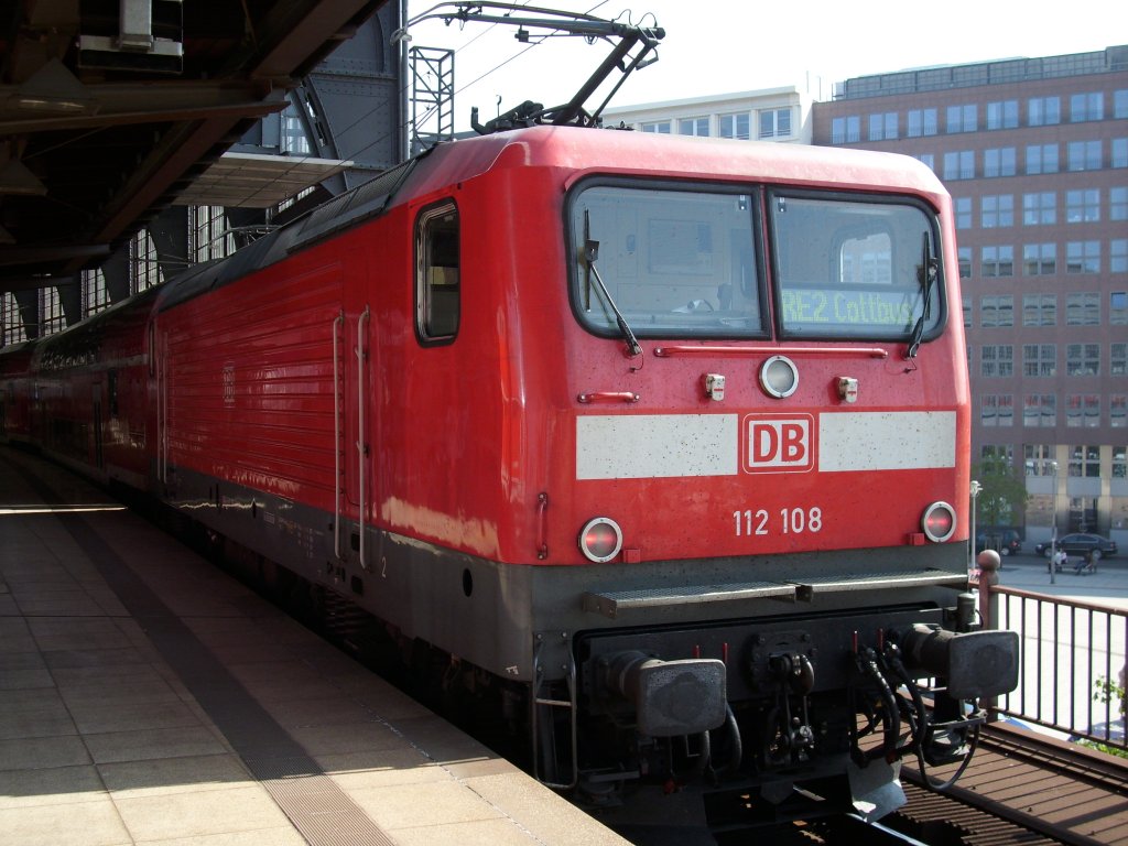 112 108 mit dem RE Rathenow-Cottbus am 12.April 2009 in Berlin Friedrichstrae.