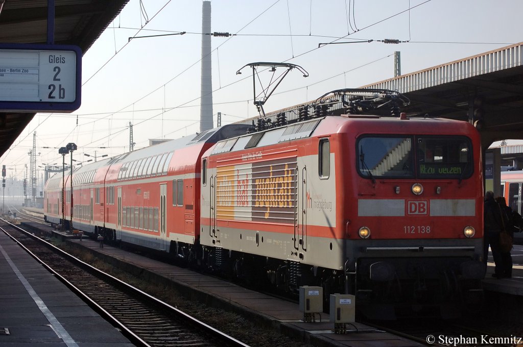 112 138  Otto hat Zugkraft  mit dem RE20 (RE 17706) nach Uelzen in Magdeburg. 01.03.2011