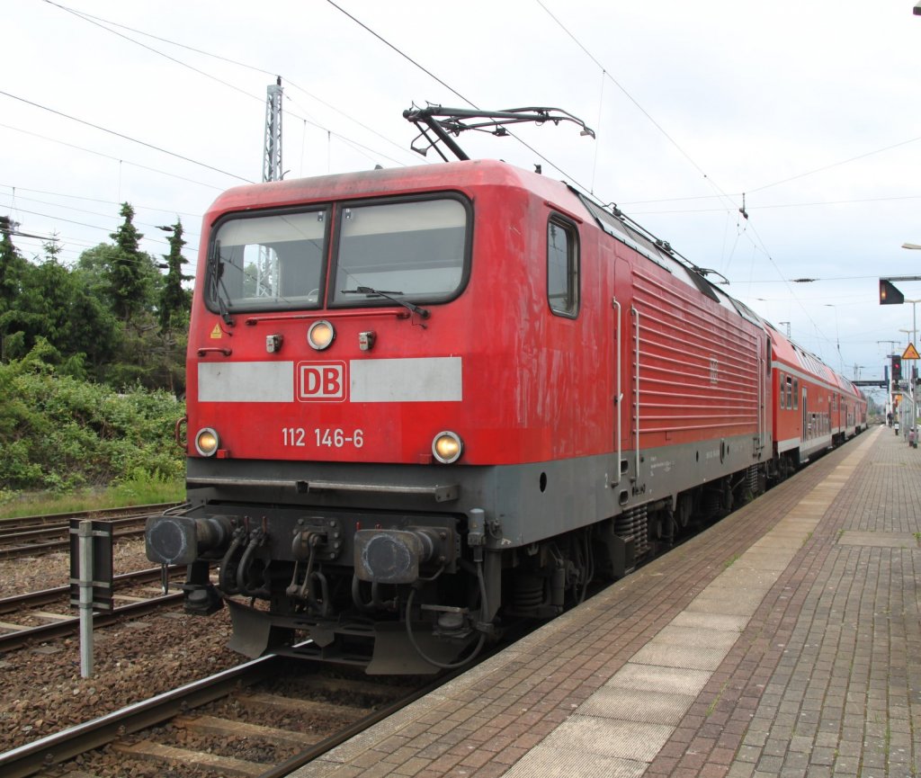 112 146-6 mit S1 von Rostock Hbf nach Warnemnde in Rostock-Bramow.16.06.2012
