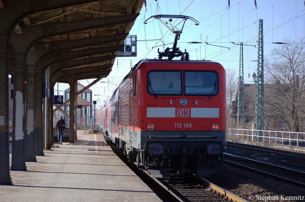 112 188 mit dem RE1 (RE 18114) nach Magdeburg in Magdeburg-Neustadt. 26.02.2011