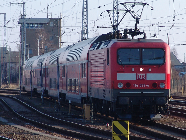 114 033-4 abgestellt im Rostocker Hbf(22.02.2011)