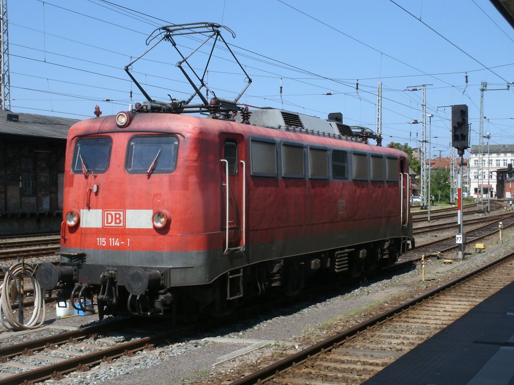 115 114 am Ausfahrsignal P7,am 16.Juli 2011,in Stralsund.