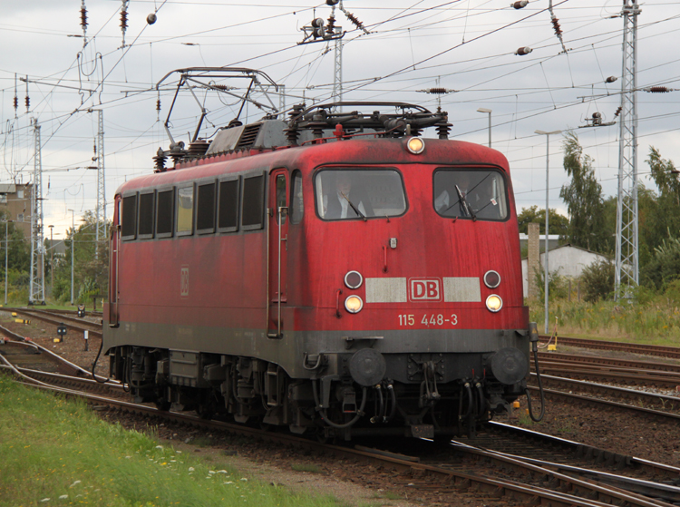 115 448-3 als Leerfahrt 48090 von Stralsund nach Rostock Hbf bei der Einfahrt im Rostocker Hbf.spter ging es mit IC1961/1963 wieder zurck nach Stralsund.(19.08.2011) 