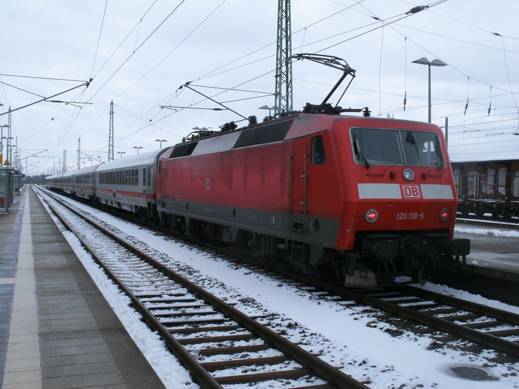 120 118-6 als Schublok,am 07.Februar 2013,in Bergen/Rgen.
