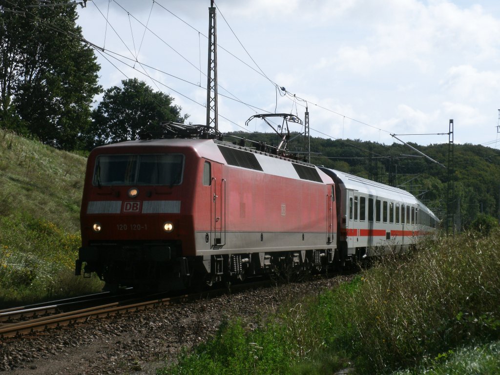 120 120,am 20.August 2011,mit dem Uex Binz-Kln bei der Einfahrt in Lietzow.