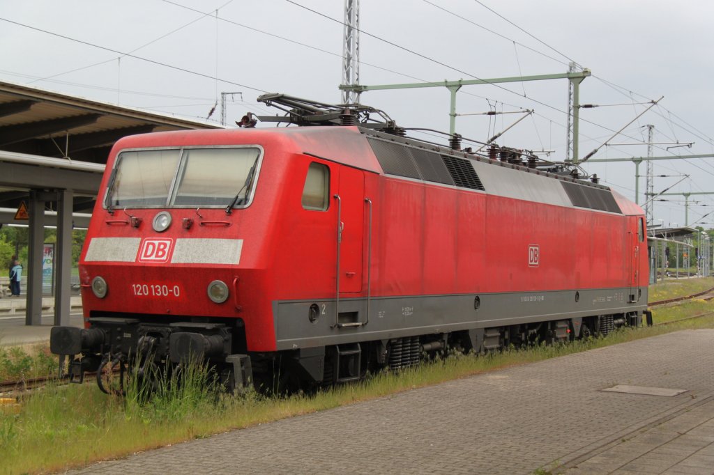 120 130-0 abgestellt im Rostocker Hbf.19.05.2012