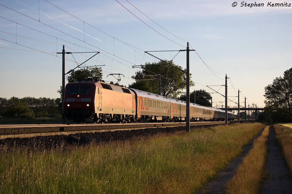 120 130-0 mit dem EN 453  TransEuropean Express  von Paris Est nach Moskva Belorusskaja, bei Rathenow. 05.06.2013
