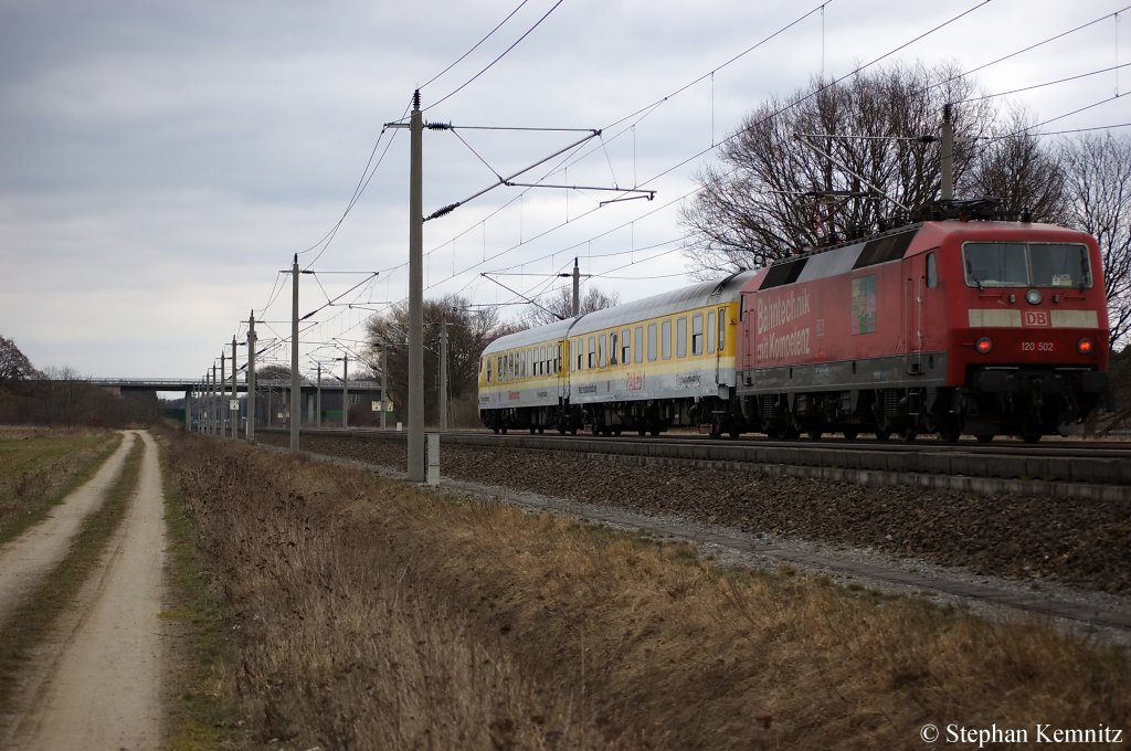 120 502 mit Messzug von der DB Netz Instandsetzung zwischen Growudicke und Rathenow in Richtung Rathenow unterwegs. 28.03.2011