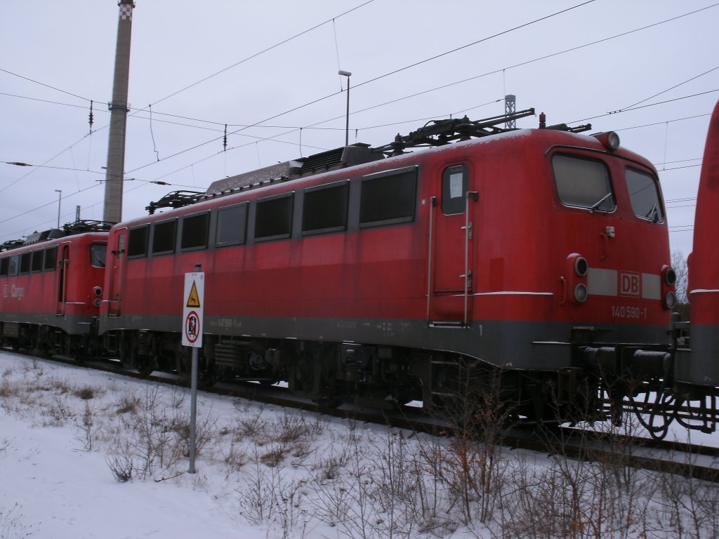 140 590-1 ex.Bh Gremberg,am 20.Januar 2013,in Mukran.