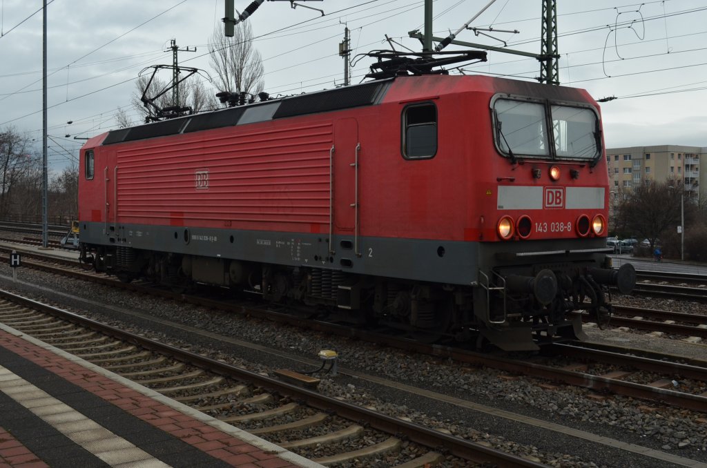 143 038-8 wird ersetzt durch die 143 093-3. Sie fhrt dann den Zug nach Hoyerswerde.19.01.2012