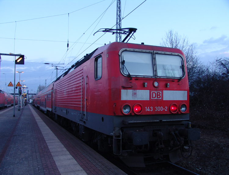 143 300-2 mit S-1 von Warnemnde nach Rostock Hbf kurz nach Ankunft im Bahnhof Rostock-Bramow.(19.03.2011)