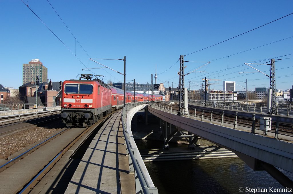 143 818-3 mit dem RE7 (RE 18723) nach Dessau am Berliner Hbf. 19.03.2011