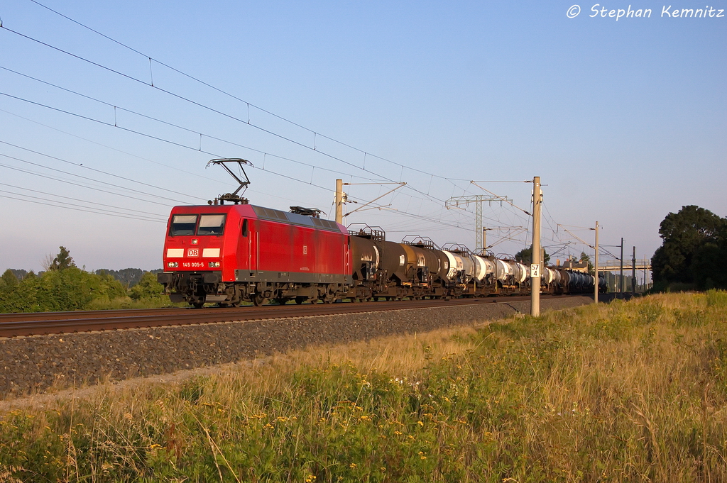 145 005-5 DB Schenker Rail Deutschland AG mit einem Kesselzug  Schwefel, geschmolzen  in Vietznitz und fuhr in Richtung Wittenberge weiter. 05.08.2013