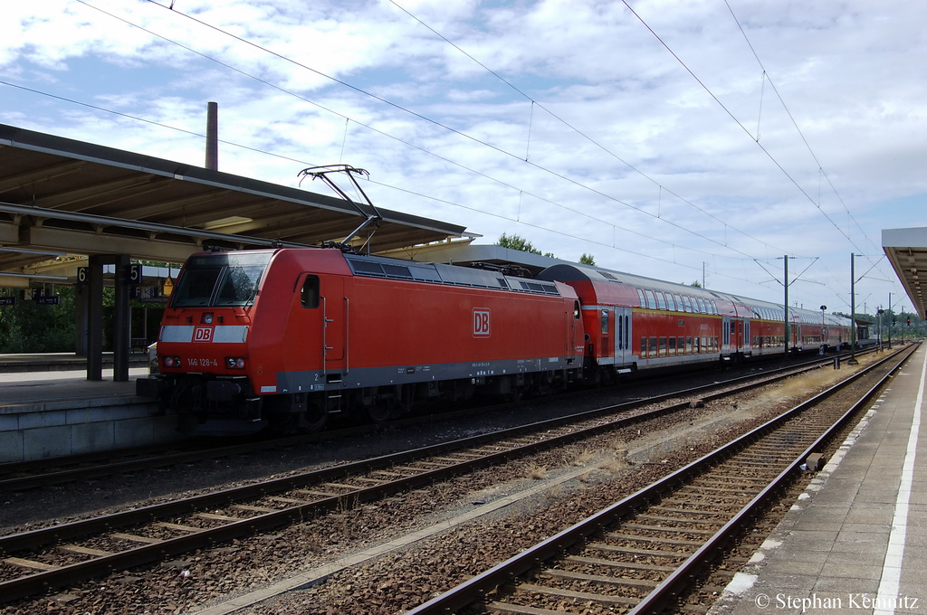 146 128-0 mit dem (RE 4878) von Braunschweig Hbf nach Bielefeld Hbf in Braunschweig. 09.07.2011