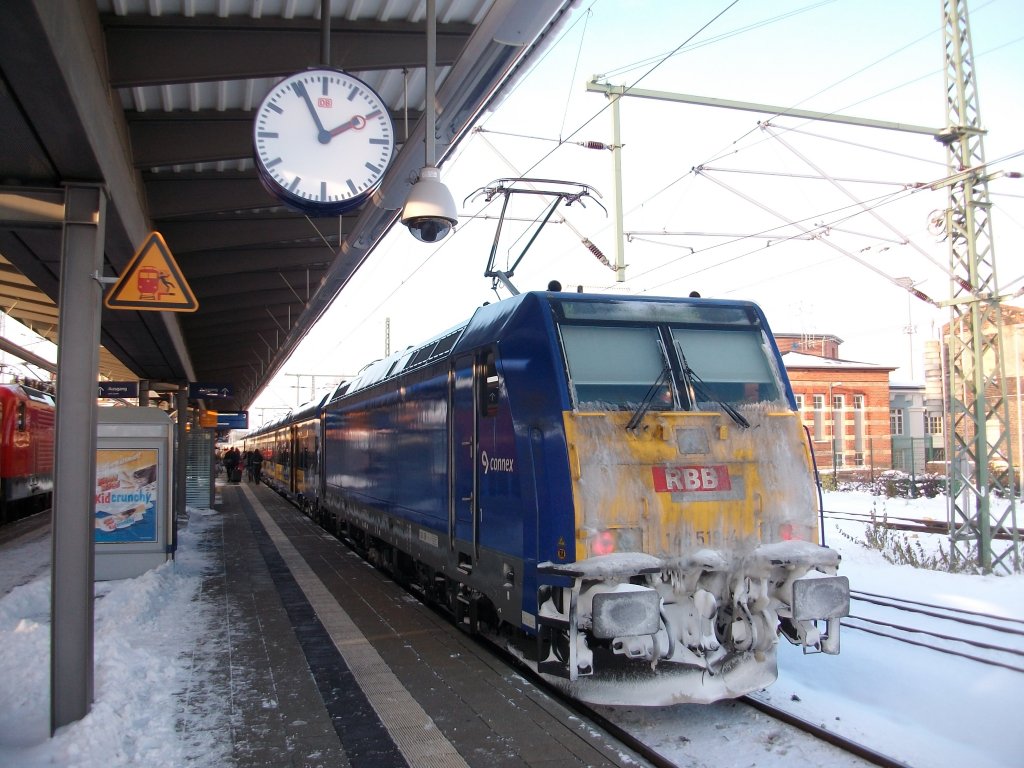 146 519 erreichte mit Eisspuren am 04.Dezember 2010 Rostock Hbf.
