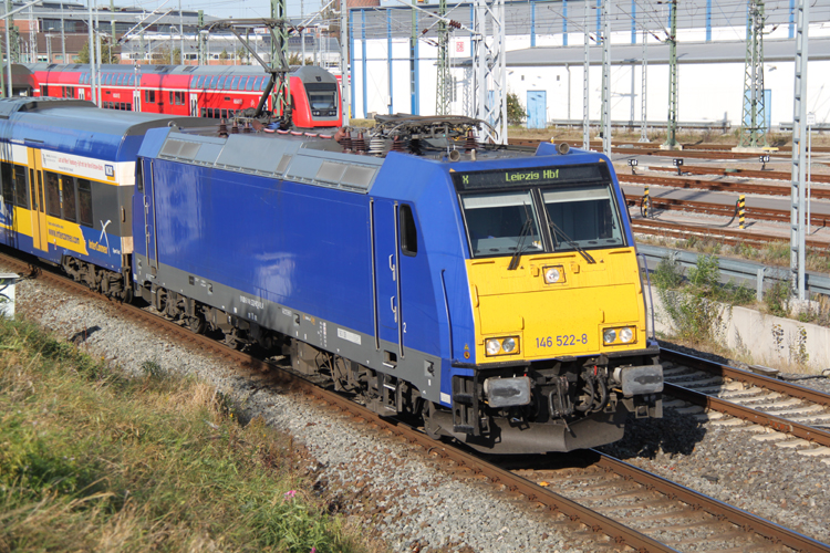 146 522-8 mit InterConnex 68904 Warnemnde-Leipzig kurz nach der Ausfahrt im Rostocker Hbf.21.10.2011