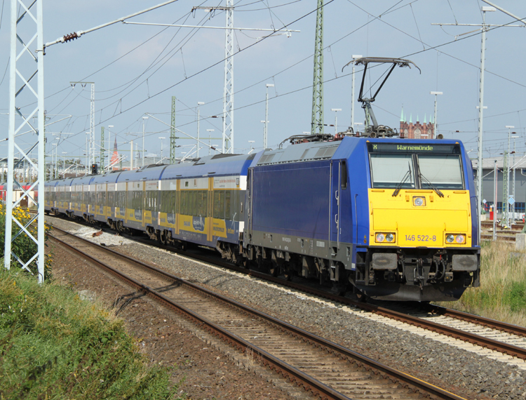 146 522-8 mit X 68903 von Leipzig nach Warnemnde bei der Einfahrt im Rostocker Hbf.24.09.2011