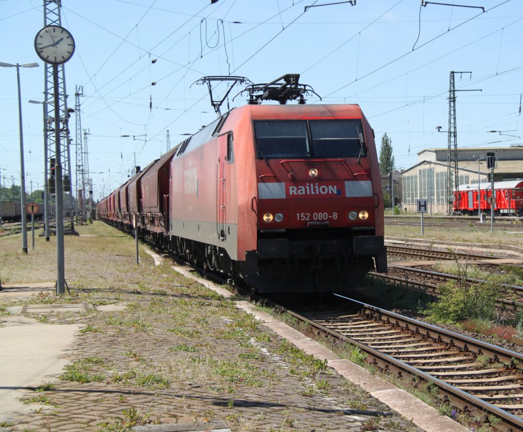 152 080-8 mit Kali-Zug bei der Durchfahrt in Stendal am 26.05.2012
