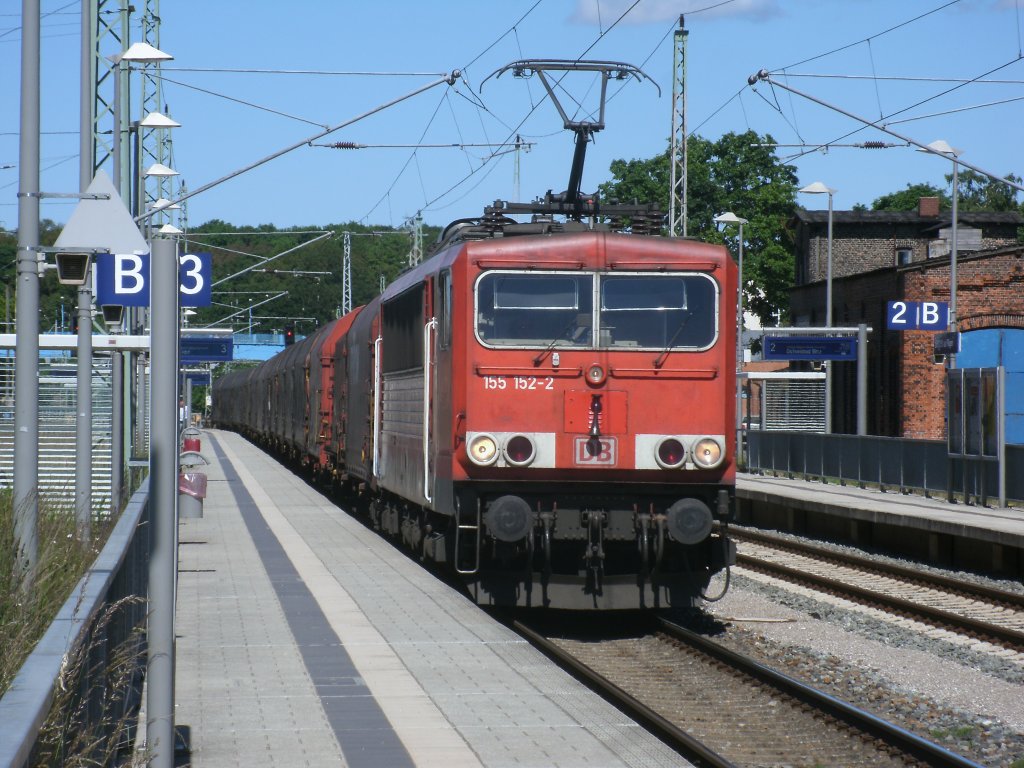 155 152-2 kam,am 10.Juni 2013,um die Nachmittagszeit durch Bergen/Rgen.