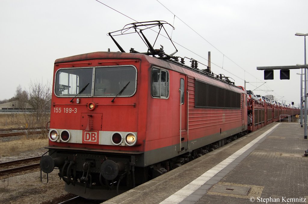 155 199-3 mit dem Toyota-Autozug in Rathenow in Richtung Wustermark unterwegs. 25.03.2011