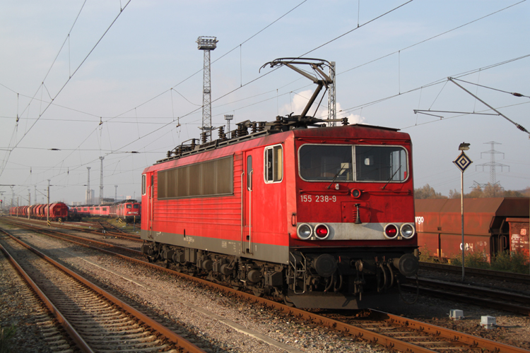 155 238-9 fuhr als Leerfahrt Mukran-Rostock-Seehafen und machte dann im Kombiwerk feierabend.05.11.2011