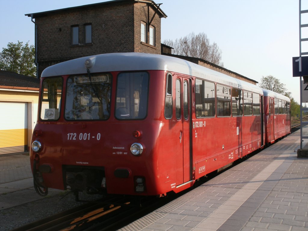 172 001 von der Neustrelitzer Hafenbahn am 26.April 2011 in Bergen/Rgen.