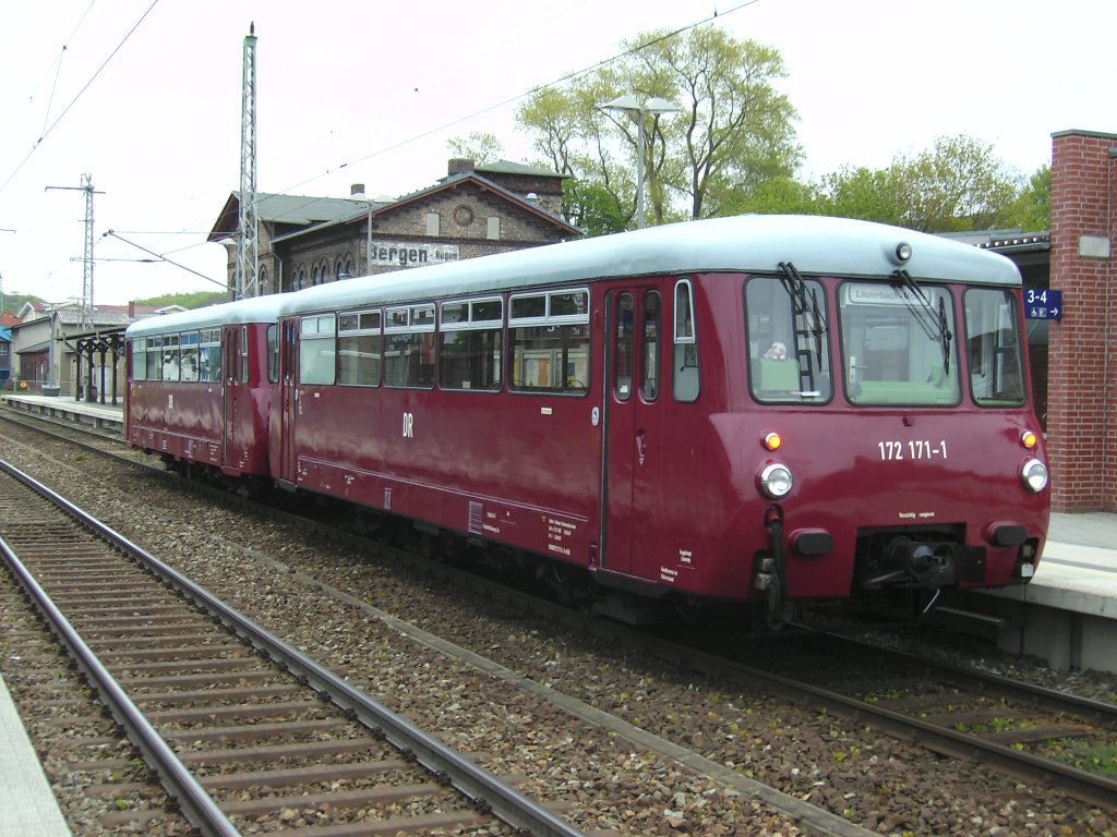 172 171 zusammen mit 172 132 beim Richtungswechsel in Bergen/Rgen am 14.Mai 2010 als Triebwagen aus Chemnitz nach Rgen kam um dann weiter nach Putbus zufahren.