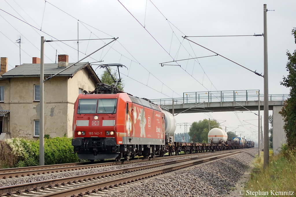 185 142-7 mit einem gemischtem Gterzug in Vietznitz Richtung Friesack(Mark) unterwegs. 17.09.2011