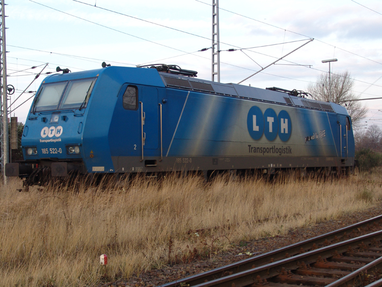 185 522-0 wartet auf ihren nchsten Einsatz von Rostock-Bramow Richtung Stendal-Niedergrne.(05.01.08)