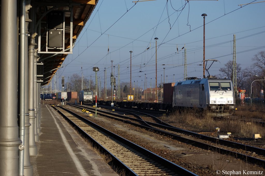 185 562-6 von der BLG Logistics und ITL mit einem Containerzug in Stendal. 01.03.2011