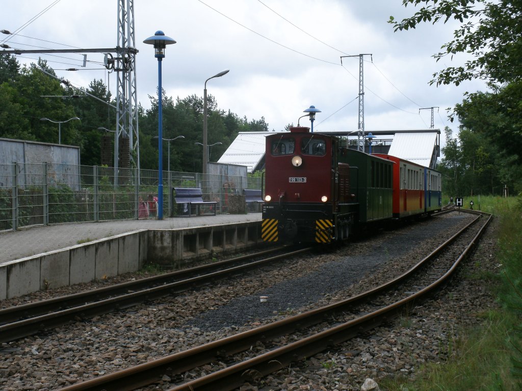199 103-3 von der Berliner Parkeisenbahn begab sich,am 14.Juli 2012,vom S-Bahnhof Berlin Wuhlheide aus,zu einem Rundkurs durch den Freizeitpark Wuhlheide.