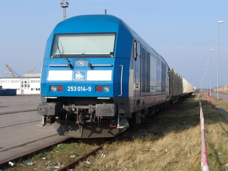 253 014-9 von Eisenbahn-Bau- und Betriebsgesellschaft Pressnitztalbahn GmbH(PRESS)abgestellt im Rostocker-Seehafen.Aufgenommen im Sommer 2009

