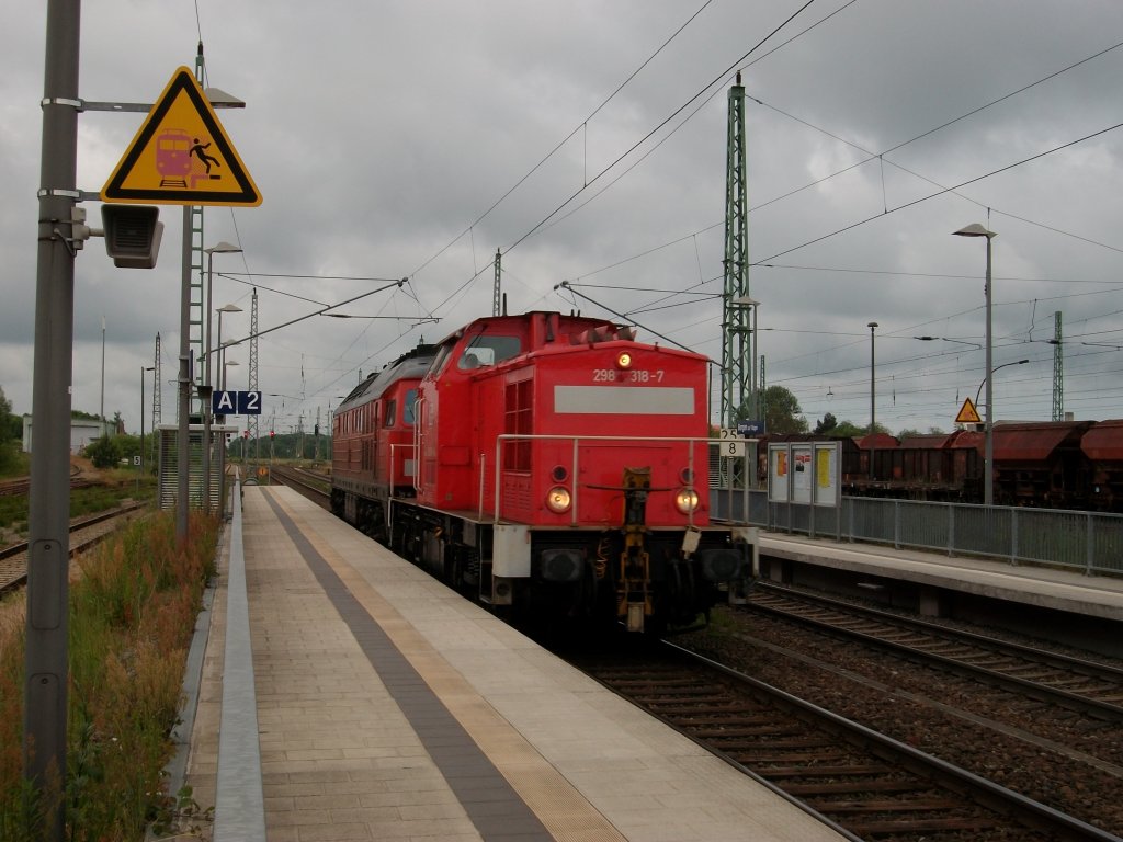 298 318 durchfuhr am 23.Juni 2010 Bergen/Rgen nach Mukran nicht alleine,im Schlepp eine 232er.