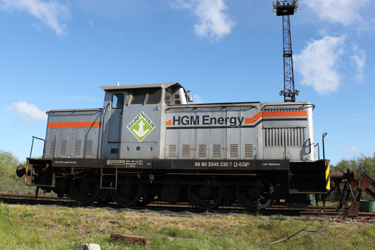345 230-7 von HGM Energy abgestellt im Rostocker Seehafen(lhafen)und wartet auf den nchsten Einsatz.(01.05.2011)