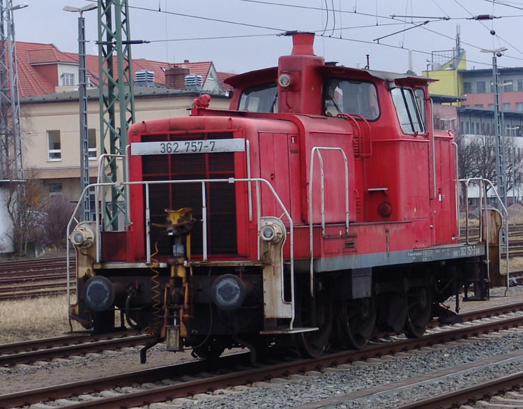 362 757-7 wartet im Rostocker Hbf auf arbeit.(18.03.2011)