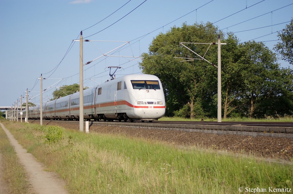 401 055-9  Rosenheim  als ICE 1093 von Berlin Ostbahnhof nach Stuttgart Hbf zwischen Growudicke und Rathenow. Netten Gru zurck! 29.05.2011