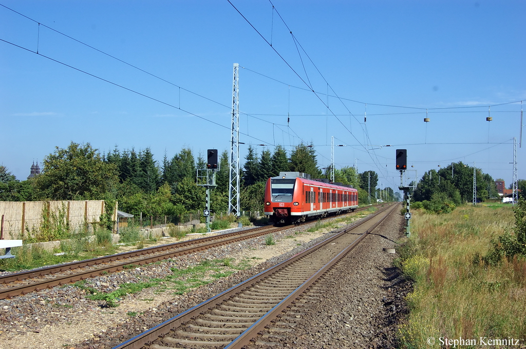 425 004/504 als RB30 (RB 17815) von Wittenberge nach Schnebeck-Salzelmen kurz vor dem Haltepunkt Eichstedt(Altm). 22.08.2011