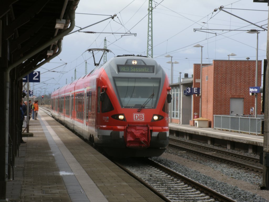 429 026-8 als RE 13007 Rostock-Sassnitz,am 31.Mrz 2012,bei der Einfahrt in Bergen/Rgen.