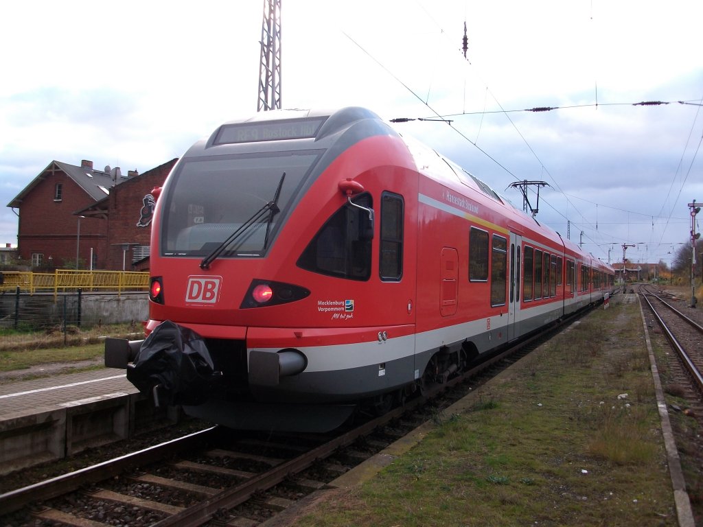 429 028 als RE 33216 Sassnitz-Rostock am 06.November 2010 in Sassnitz.