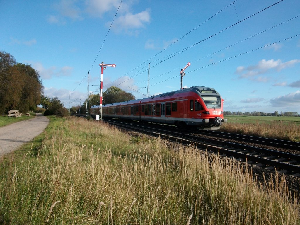 429 028 als RE 33313 Stralsund-Binz am 14.Oktober 2010 bei der Einfahrt in Rambin.
